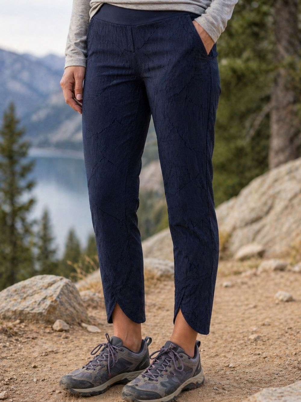 Women’s Mountain Hardwear Railay Ankle Pant - Size L - Blue Geo Print